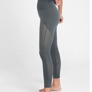 NWT Athleta Mudra 7/8 Tight Size S/M